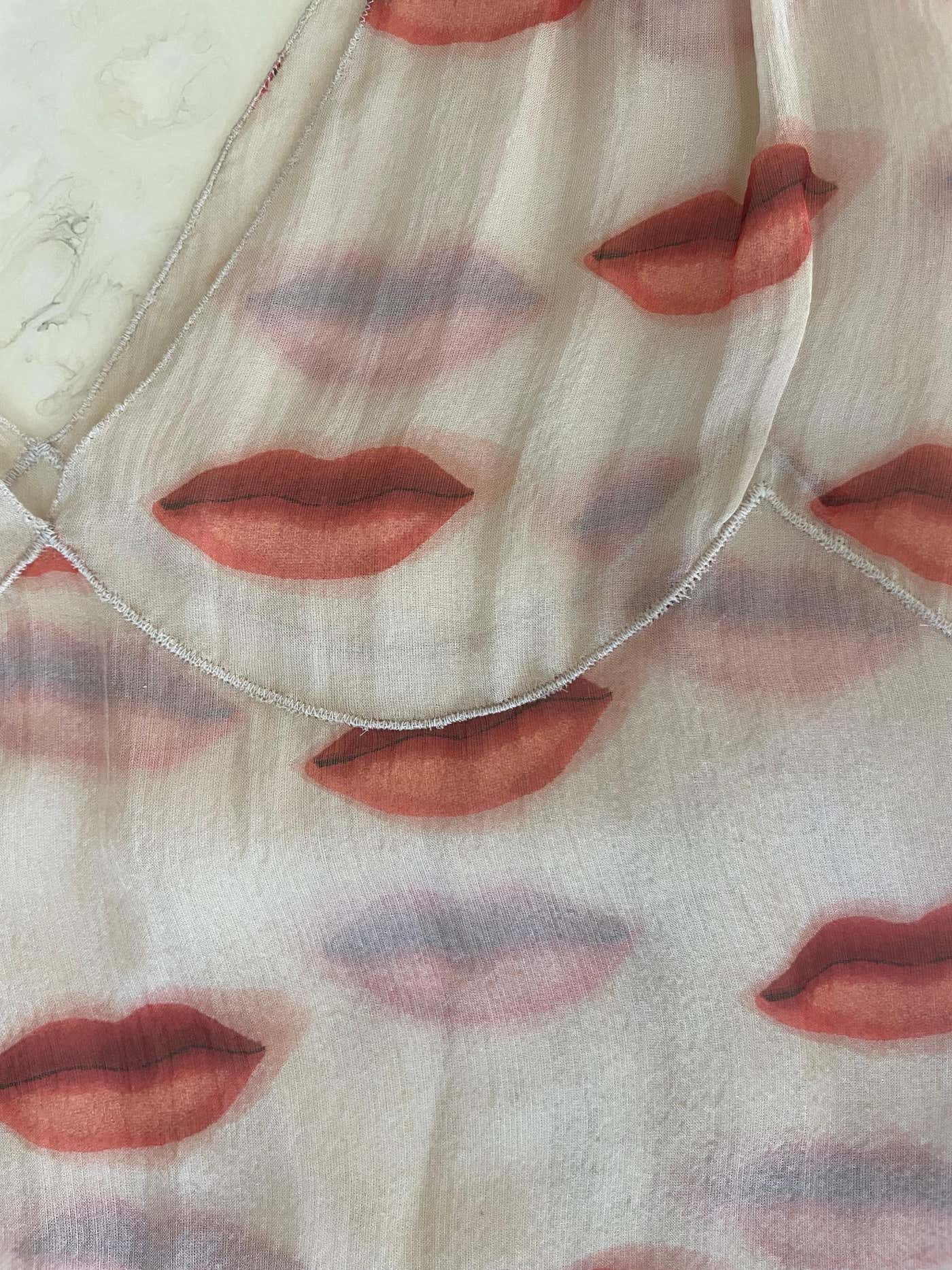 Prada Fall 2002 Silk Lip Print Rromper Runway Look #45 – Basha Gold