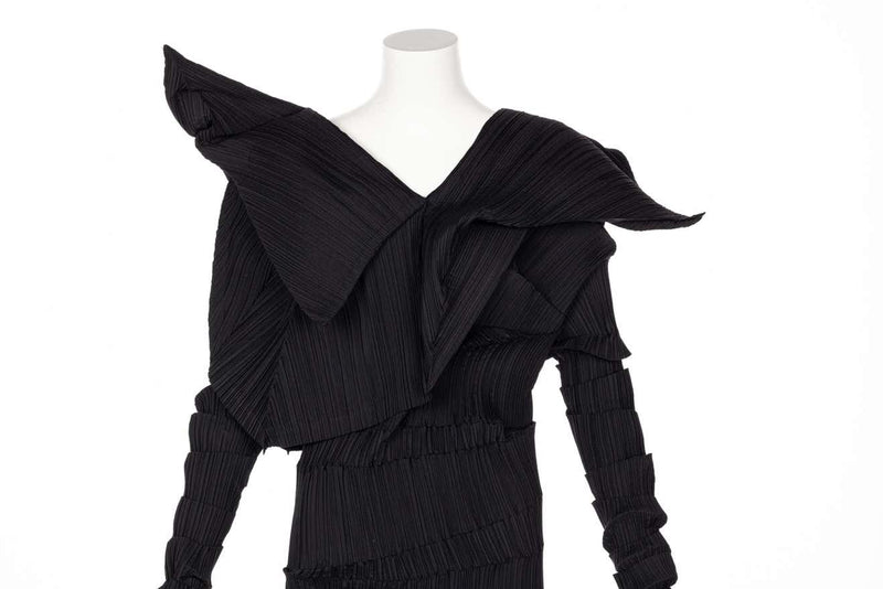 Issey Miyake Black Sculptural Dress "Reverse Pleats" Collection Museum 1989