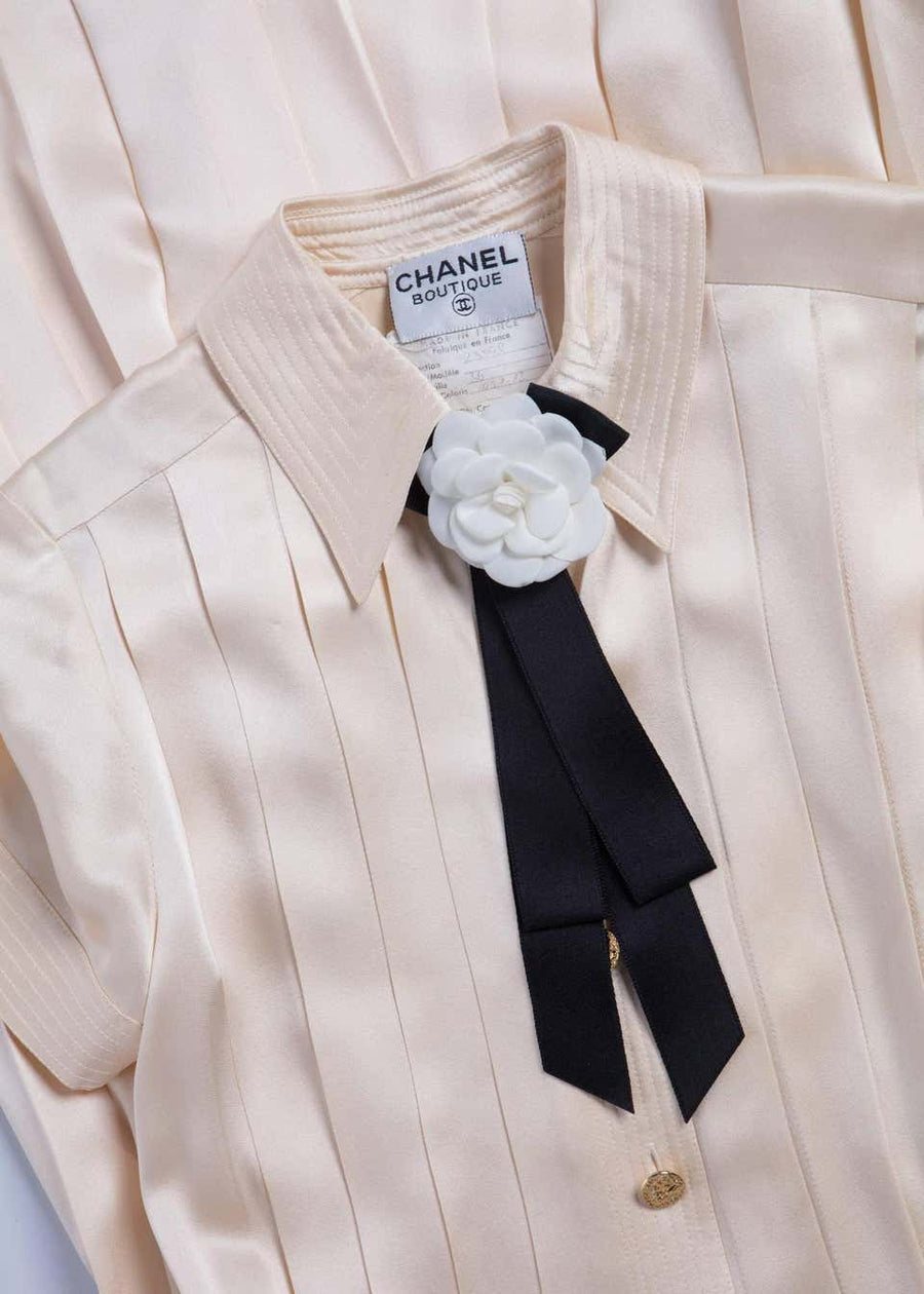 chanel white dress shirt Chanel 19S LOGO CROP BLOUSE SHIRTS TOP IN WHITE size 36