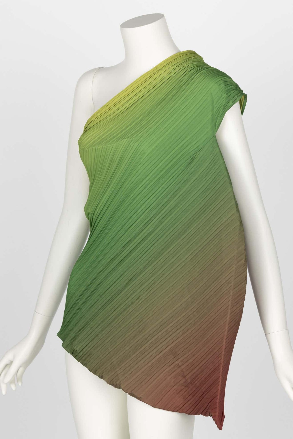 HAI ISSEY MIYAKE 90sミリタリー調 ハイネック パファ―ベスト