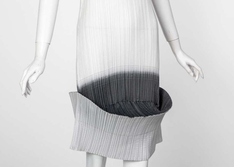 Issey Miyake “A Piece of Cloth” 2-Way White Gray Sleeveless Sculptural Dress