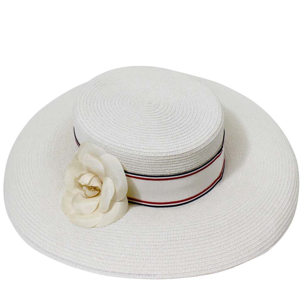 ?Chanel small flower-shaped brimmed sun hat Chanel // Black & White Camellia Bucket Hat – VSP Consignment main image 4