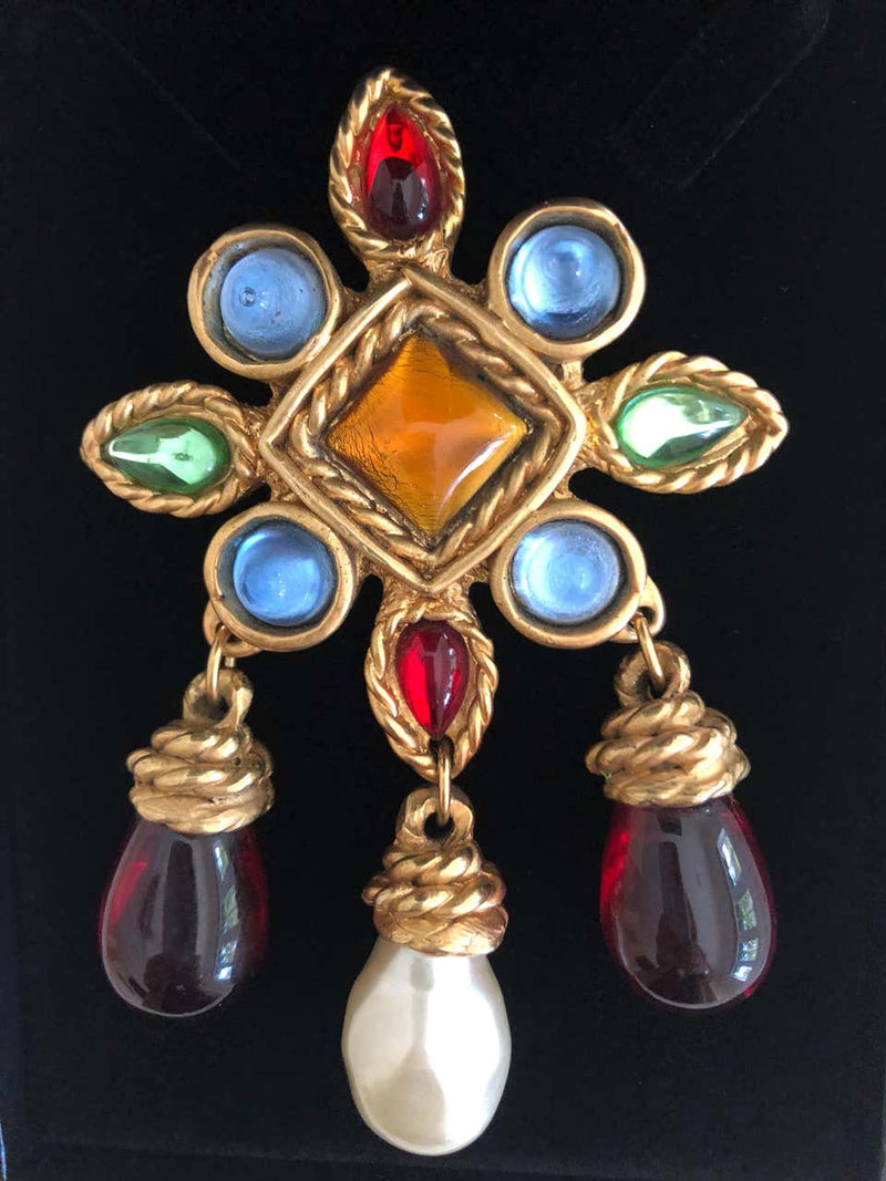 Chanel Vintage Gripoix Multicolored Glass Pearl Gold Brooch Collection 26