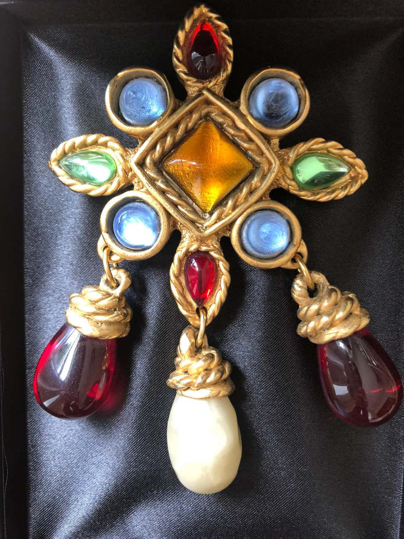 Chanel Vintage Gripoix Multicolored Glass Pearl Gold Brooch Collection 26